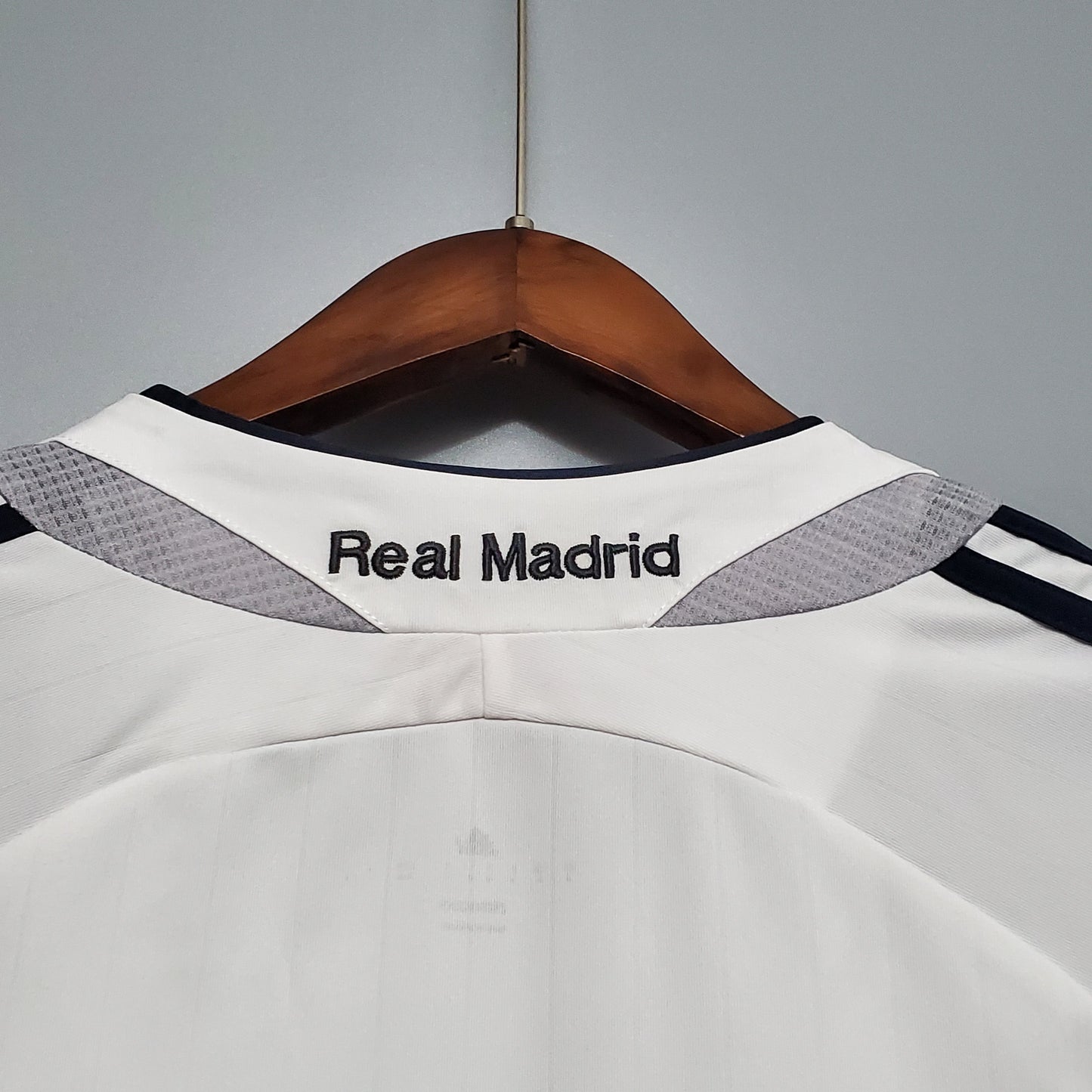 CAMISETA RETRO REAL MADRID 06/07