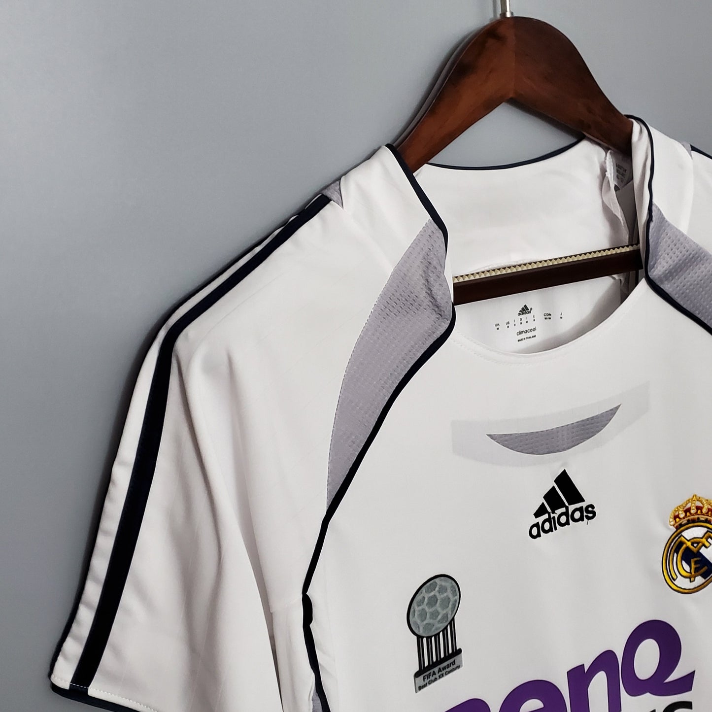 CAMISETA RETRO REAL MADRID 06/07