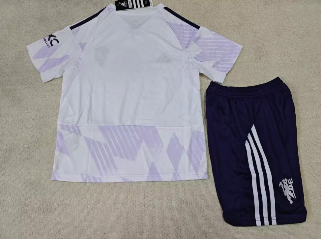 UNIFORME NIÑO MANCHESTER UNITED 25/26