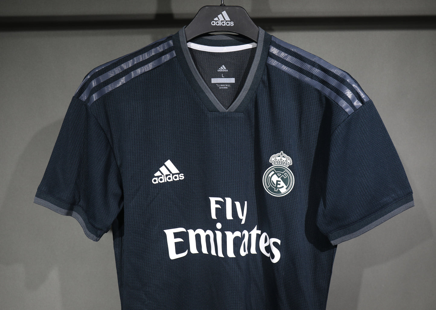 CAMISETA RETRO REAL MADRID 2018/19
