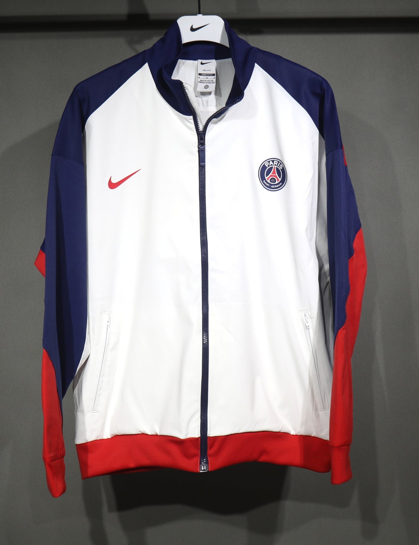 CHAQUETA ROMPEVIENTOS PSG 25/26
