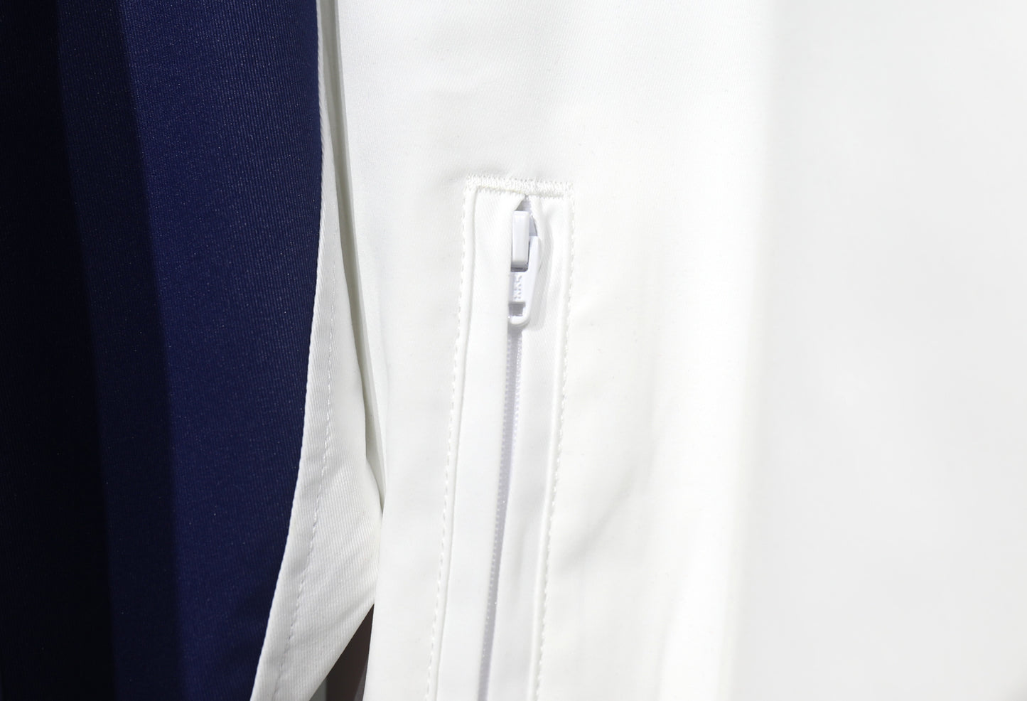 CHAQUETA ROMPEVIENTOS PSG 25/26