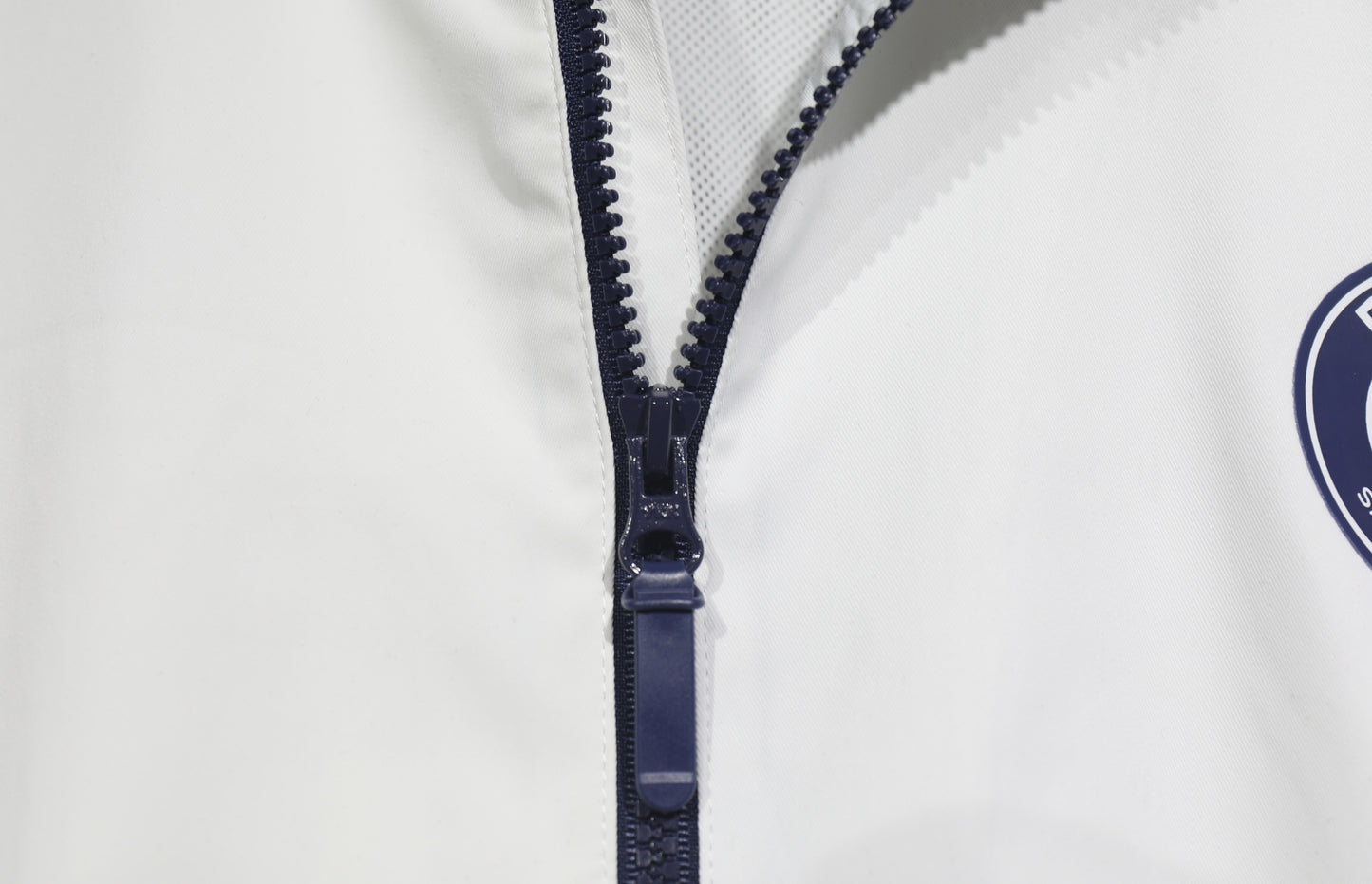 CHAQUETA ROMPEVIENTOS PSG 25/26